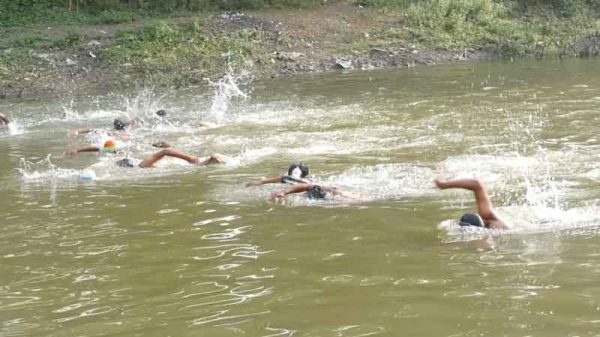 ঝিনাইদহে দুরপাল্লার সাঁতার প্রতিযোগিতা অনুষ্ঠিত