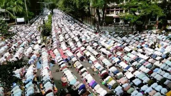 কাকরাইল মসজিদে মাওলানা সাদপন্থীদের জুমার নামাজ আদায়