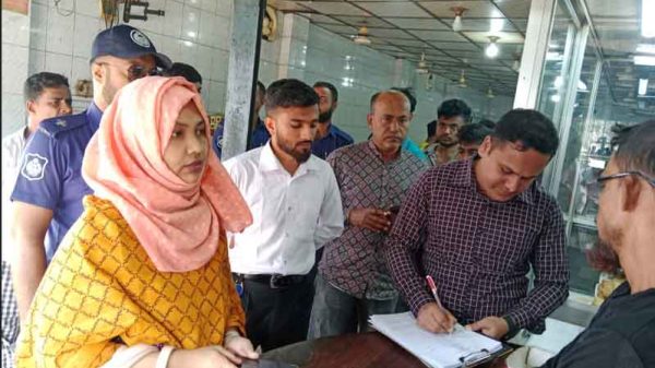 কালীগঞ্জে হোটেল থ্রী স্টার দধি ভান্ডারকে ১০ হাজার টাকা জরিমানা