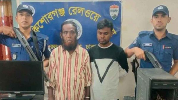 কিশোরগঞ্জে ৭০ আসনের ট্রেন টিকিটসহ কালোবাজারি চক্রের দুই সদস্য গ্রেফতা