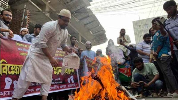 প্রথম আলো অফিসে হামলা