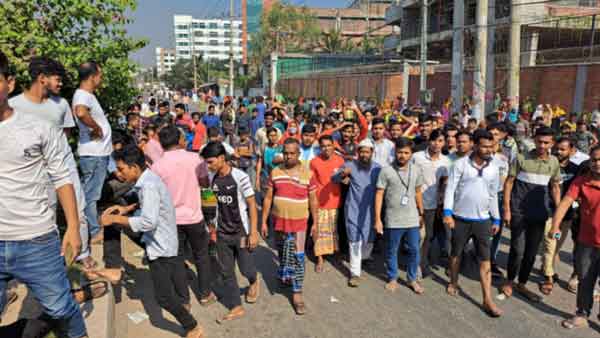 বেক্সিমকোর শ্রমিকেরা বেতন না পেয়ে ষষ্ঠ দিনের মতো সড়ক অবরোধ