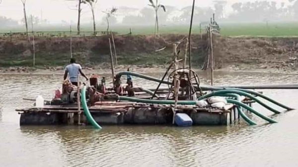 ভোলায় অবৈধ বালু উত্তোলন: ড্রেজার জব্দ, আটক ১