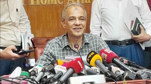 স্বরাষ্ট্র ও কৃষি উপদেষ্টা লেফটেন্যান্ট জেনারেল মো. জাহাঙ্গীর আলম চৌধুরী (অব.)