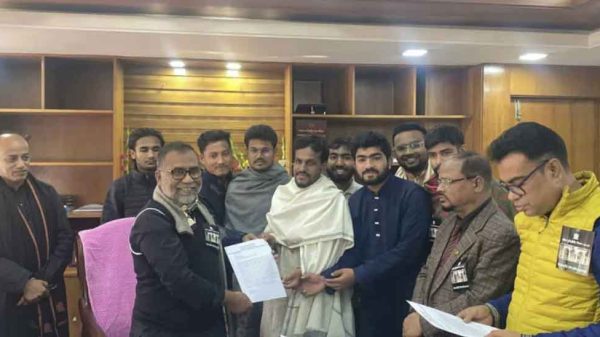 ইবি থানা স্থানান্তর না করার দাবিতে ছাত্র আন্দোলনের স্মারকলিপি প্রদান