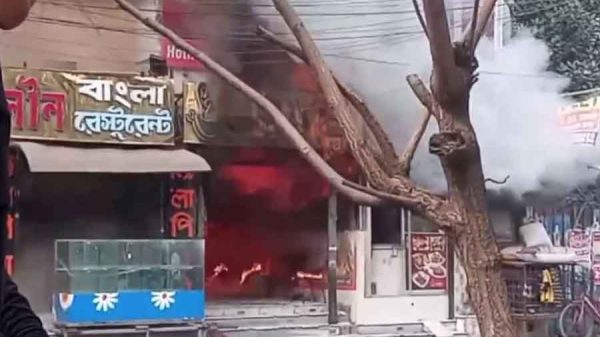 উত্তরায় রেস্টুরেন্টে অগ্নিকাণ্ড