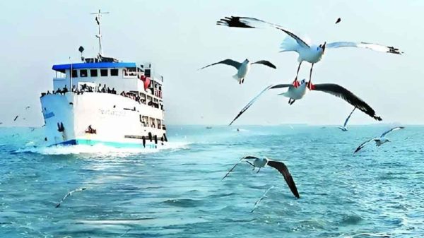 কক্সবাজার-সেন্টমার্টিন নৌপথে পর্যটকবাহী জাহাজ