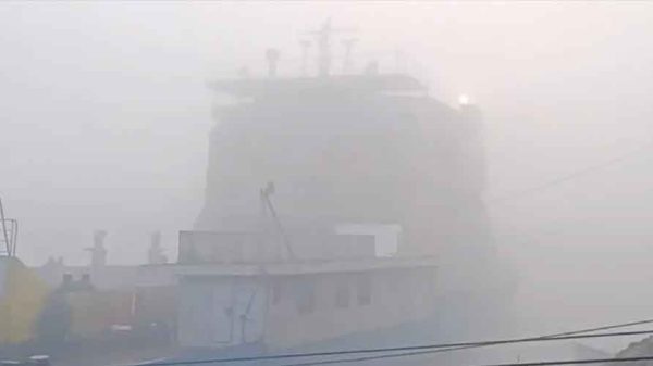 ঘন-কুয়াশায়-ফেরি-চলাচল-বন্ধ