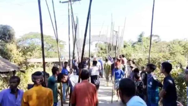 মোবাইল চার্জ নিয়ে সংঘর্ষে রণক্ষেত্র কোম্পানীগঞ্জ