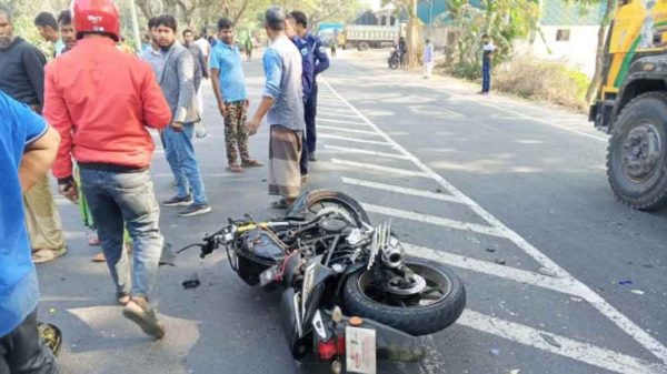 রাজশাহীতে বাসচাপায় মোটরসাইকেল আরোহী স্বামী-স্ত্রীসহ তিনজন নিহত