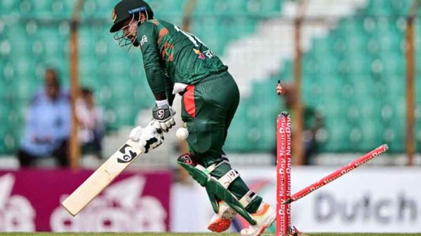 ধবলধোলাই এড়াতে শেষ সুযোগ: ৩ বলে ২ উইকেট আবারও ব্যাটিং বিপর্যয়