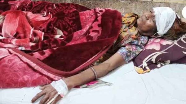 চাচিকে শাবল দিয়ে পেটালেন এএসআই ভাতিজা