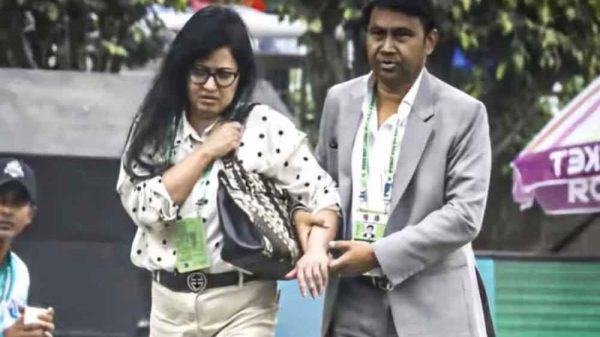 দুর্বার রাজশাহীর মালিকের স্ত্রীর