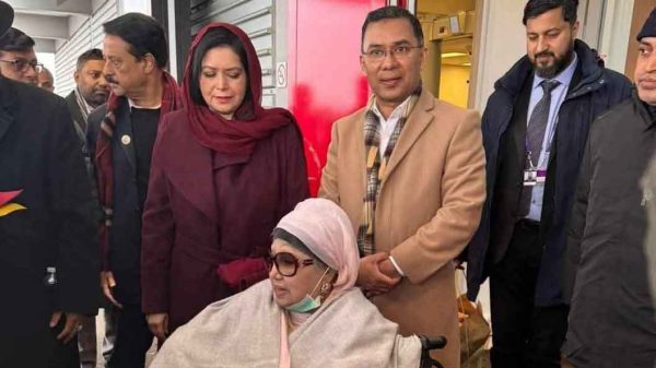 পরিবারের সঙ্গে মিলিত হয়ে উজ্জীবিত খালেদা জীয়া