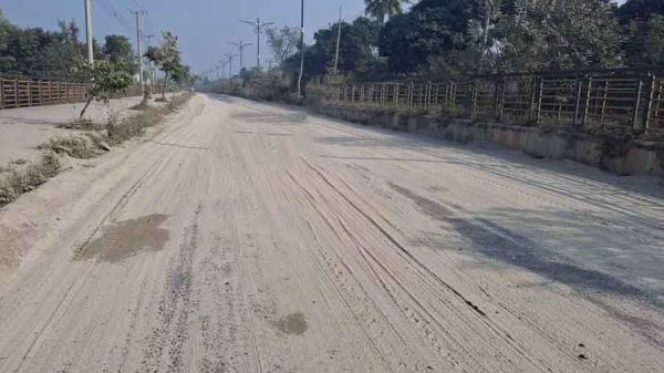 রাজশাহী নগরের ছোট বনগ্রাম এলাকার ‘মরণ রাস্তার’