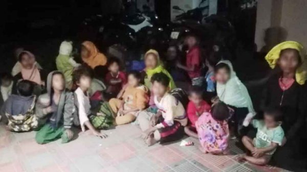 রোহিঙ্গা নাগরিক আটক