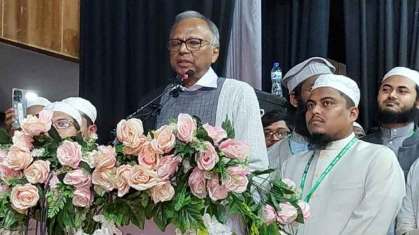 সেমিনারে কথা বলছেন ড. মাহমুদুর রহমান