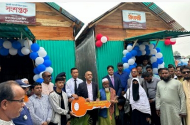 বৈষম্য বিরোধী ছাত্র আন্দোলনে ০২ শহীদ পরিবারের মাঝে দোকানঘর উপহার