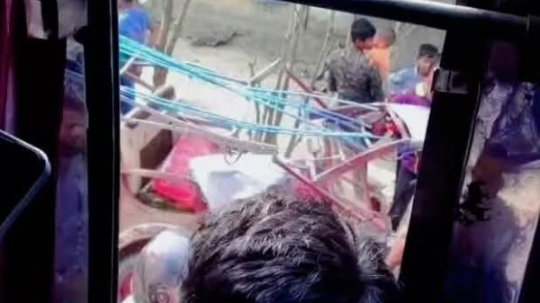 কাহারোলে সড়ক দুর্ঘটনায় নানী ও নাতনির মৃত্যু