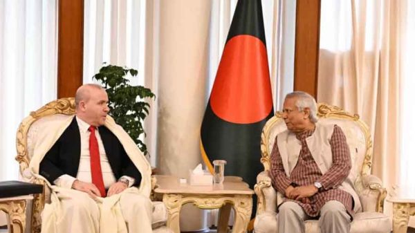 আলজেরিয়ার অন্তর্বর্তী সরকারকে পূর্ণ সমর্থন ও সফরের আমন্ত্রণ