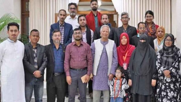 জুলাই গণ-অভ্যুত্থানে শহিদ পরিবারের সঙ্গে প্রধান উপদেষ্টার সাক্ষাৎ