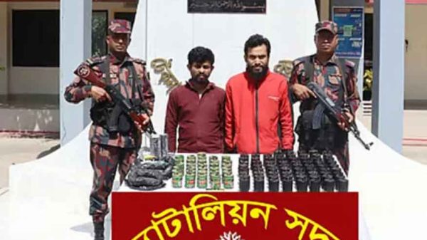 টেকনাফে ৬৯টি হাতবোমা ও বোমা তৈরির সরঞ্জামসহ আটক ২