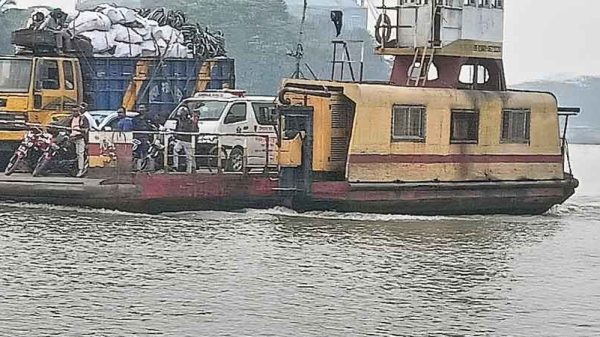 য় আওয়ামীলীগ নেতার ইজারা প্রাপ্ত ফেরি