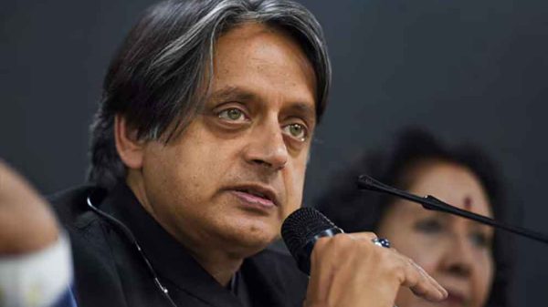 ভারতের কংগ্রেসের সিনিয়র নেতা ও পার্লামেন্ট মেম্বার শশী থারুর