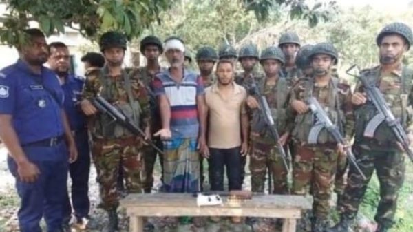 প্রতিপক্ষের হামলায় যুবক নিহত, সুটারগান ও গুলি সহ আটক দুই