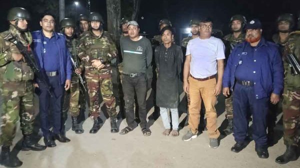 চাঁদাবাজির অভিযোগে ৩ জন আটক