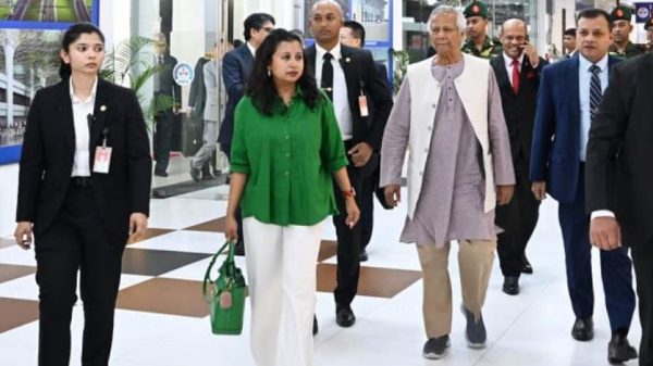 চীন থেকে দেশে ফিরলেন প্রধান উপদেষ্টা ড. মুহাম্মদ ইউনূস