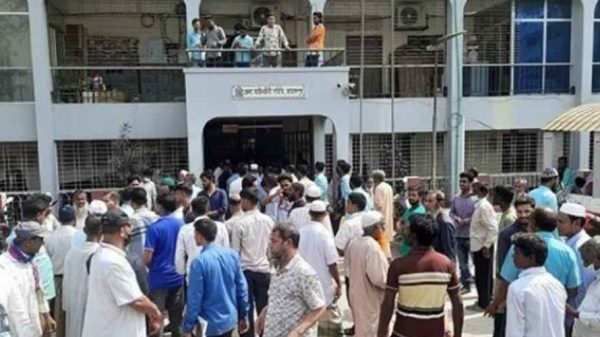 জামালপুরে বৈষম্যবিরোধী ছাত্র আন্দোলন-আইনজীবীদের সংঘর্ষ, আহত ১১