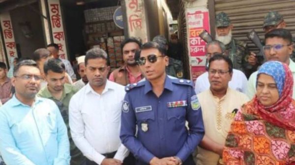 রমজানে নিত্য পণ্যের বাজার মনিটরিং করলেন জামালপুরের জেলা প্রশাসক ও পুলিশ সুপার