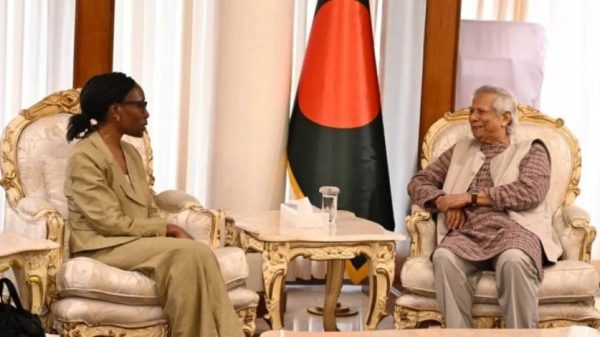 ইন্টারন্যাশনাল ক্রাইসিস গ্রুপের ড. কমফোর্ট ইরোর সঙ্গে প্রধান উপদেষ্টা অধ্যাপক মুহাম্মদ ইউনূস