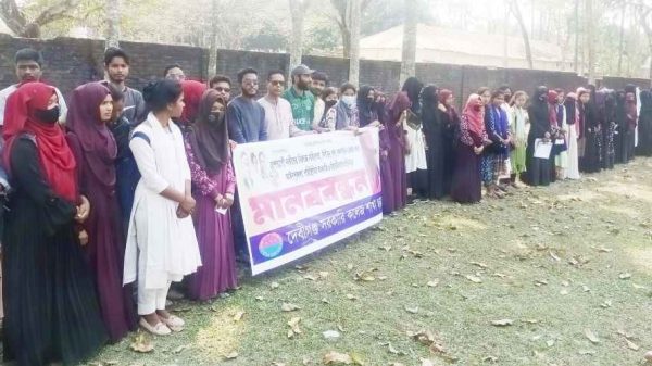 পঞ্চগড়ে জাতীয়তাবাদী ছাত্রদলের মানববন্ধন