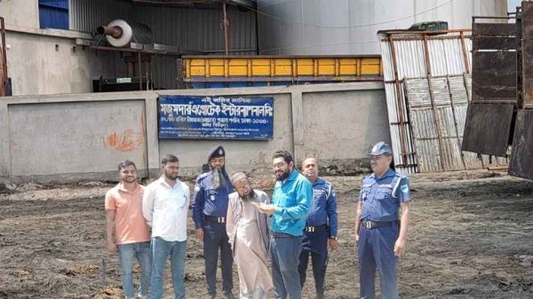 কালীগঞ্জে মজুমদার এগ্রোটেক মিলে প্রশাসন ও পরিবেশ অধিদপ্তরের যৌথ অভিযান ৫০ হাজার টাকা জরিমানা