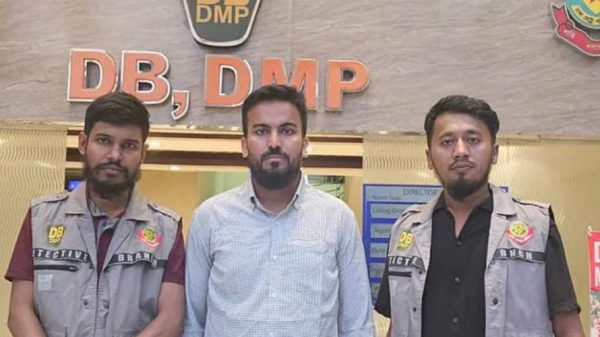 নারীকে হেনস্তার অভিযোগে মো. রাসেল হোসেন নামের এক ব্যক্তিকে গ্রেপ্তার