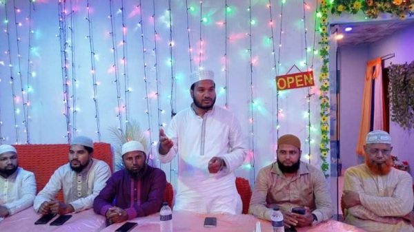 কাহারোলে সাংবাদিকদের সঙ্গে জামায়াত মনোনীত প্রার্থী মতিউর রহমানের মতবিনিময়