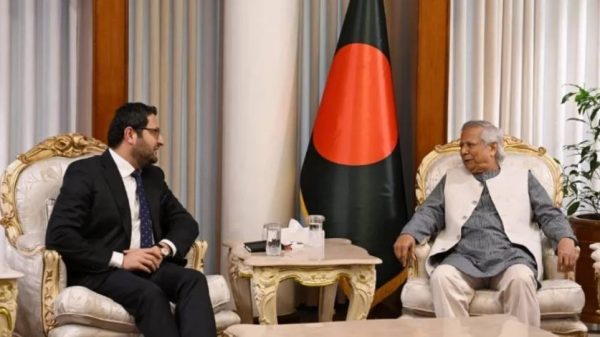 প্রফেসর মুহাম্মদ ইউনূসের ও এনগ্রোর প্রধান নির্বাহী কর্মকর্তা (সিইও) আবদুল সামাদ দাউদ।