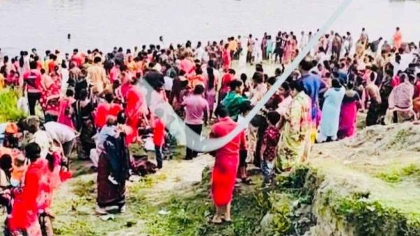 ব্রহ্মপুত্র নদে হাজারো হিন্দু পুণ্যার্থীদের অষ্টমী স্নান