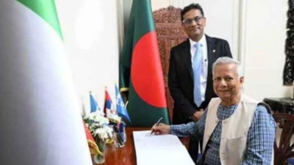 রোমে বাংলাদেশ হাউস পরিদর্শন করলেন অধ্যাপক ড. মুহাম্মদ ইউনূস