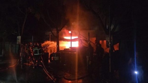 কালীগঞ্জে ভয়াবহ অগ্নিকাণ্ডে ৪টি ব্যবসা প্রতিষ্ঠান পুড়ে ছাই