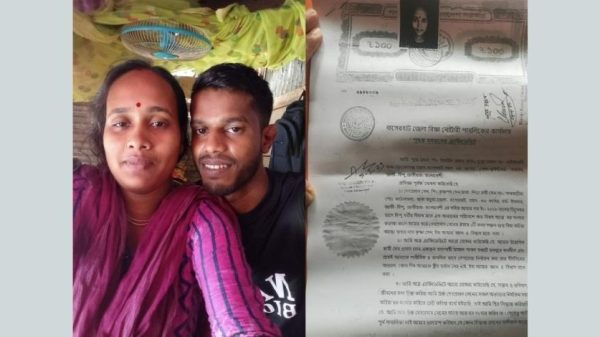 প্রেমিকের বাড়িতে বিয়ের দাবিতে প্রেমিকার আমরণ অনশন