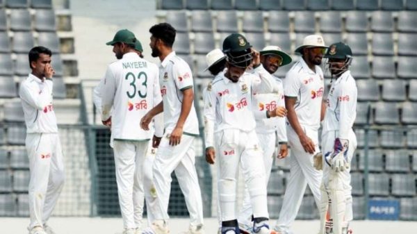 সিলেটে চারদিনের প্রথম ম্যাচে শেষ ৩ ওভারে ৩ উইকেট হারিয়ে ৭০ রানে হেরেছে বাংলাদেশ ‘এ’ দল। নুরুল হাসানের সেঞ্চুরি ও মুরাদের ৫ উইকেট থাকলেও রক্ষা হয়নি লাল-সবুজ শিবির।