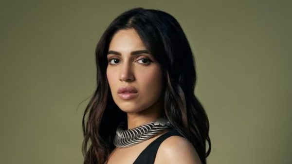 ‘দ্য রয়্যালস’ সিরিজে ভূমি পেডনেকরের ঠোঁট নিয়ে তীব্র সমালোচনার মুখে পড়েছেন অভিনেত্রী। অস্ত্রোপচারের পর চেহারা বদলে যাওয়ায় কটাক্ষ করছেন নেটিজেনরা।