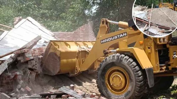 শৈলকুপায় মহাসড়কের অবৈধ স্থাপনা উচ্ছেদ করল সড়ক বিভাগ