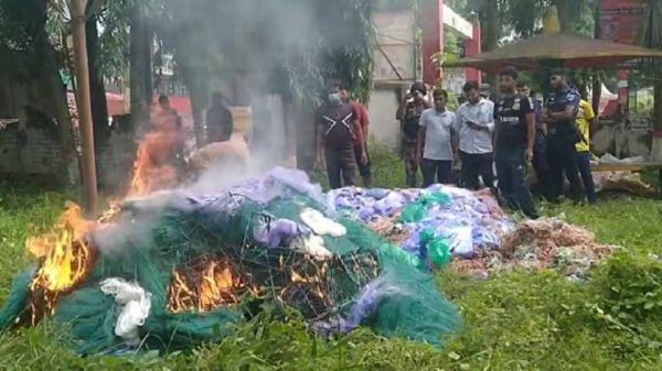 কালীগঞ্জে ৬৫ লাখ টাকার অবৈধ কারেন্ট জাল জব্দ ও পুড়িয়ে ধ্বংস