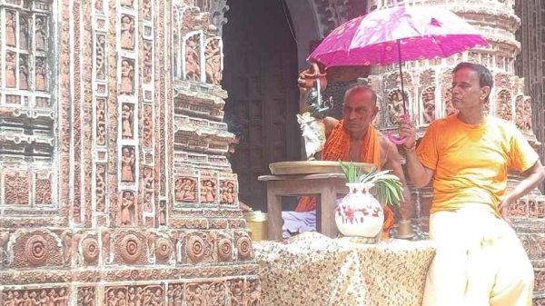 দিনাজপুরে ঐতিহাসিক কান্তজী মন্দিরে জগন্নাথ দেবের স্নান যাত্রা অনুষ্ঠিত