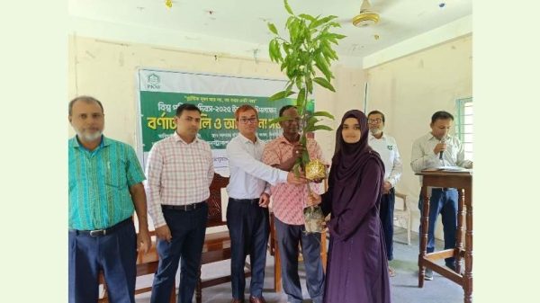 ঝিনাইদহে বিশ্ব পরিবেশ দিবস উপলক্ষে আলোচনা সভা ও গাছের চারা বিতরণ