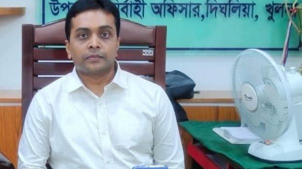 খুলনার দিঘলিয়া উপজেলার ইউএনও আরিফুল ইসলাম জ্বর ও কাশিতে আক্রান্ত হয়ে চিকিৎসাধীন। তার দ্রুত সুস্থতার জন্য দিঘলিয়া প্রেসক্লাব নেতৃবৃন্দ দেশবাসীর কাছে দোয়া চেয়েছেন।